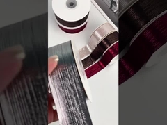 金と銀のストライプ付きの熱スタンプリング 表面が輝くリボン