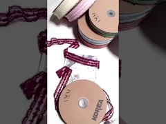 空っぽの蕾の蕾の冠のリボン