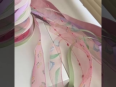 ピンクの紫色のリボン