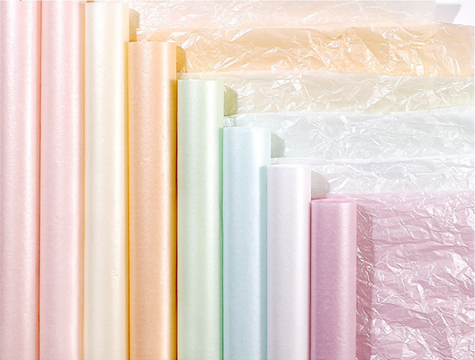 良い価格 多くの設計のペーパーそしてプラスチックが付いている贅沢な花屋の包装紙 オンライン