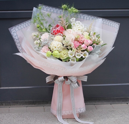 良い価格 プラスチック フィルムの花屋の包装紙58cm*58cm オンライン