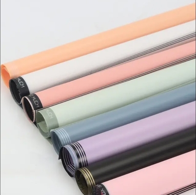 良い価格 57*57CM ストライプ金色の包装用紙 ギフト用手造りの花のプレゼント包装用 オンライン
