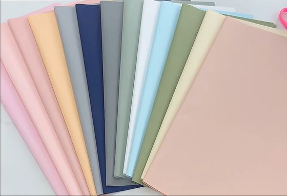 良い価格 濃縮された韓国製 不透明プラスチック花紙 57cm*57cm ±5% シノウラップ ファッション用にカスタマイズ オンライン