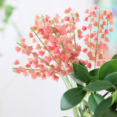 購入 模擬花 柔らかいゴム 田舎 小さな吊り掛けの鐘 谷の百合 花束 偽りの花 風に吹く花 結婚式の写真道具 オンライン製造