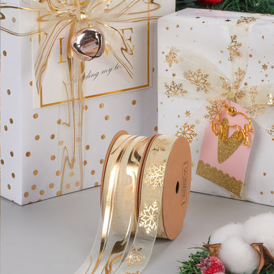 購入 バレンタインデーの装飾 雪のガーゼ ギフト ケーキ 花 包装 リボンタイ 白い金縁付き オンライン製造