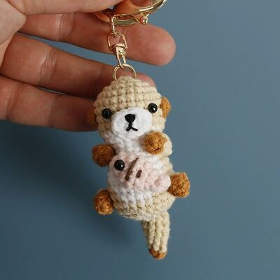 購入 編み物 アミグルミ 可愛い毛布 オッター 魚のキーチェン 玩具 ハッキング 動物のおもちゃ 人形 柔らかい ハッキング オッターのキーチェン オンライン製造