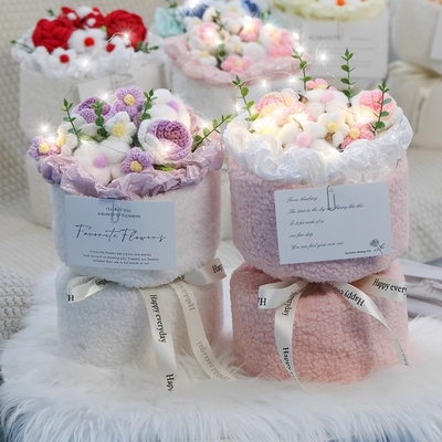 良い価格 ロマンチックな小さなウサギの花束 完成品 手織り ウールローズ バレンタインデー 女の子の誕生日プレゼント オンライン