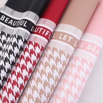 良い価格 ファッショナブルな千鳥グリッド 防水花の花の包装紙 オンライン