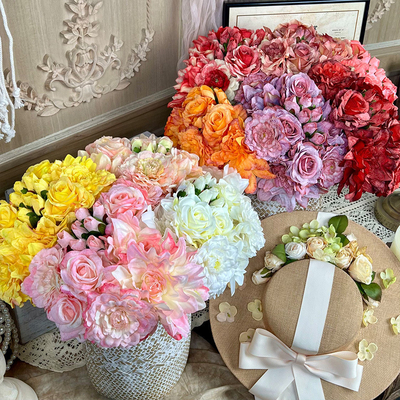 良い価格 16 ヘッド コンビネーション ハンドヘルド ブーケット シミュレーション 偽りの花 結婚式ホール 家庭装飾 景観写真 道具 花飾り 飾り オンライン