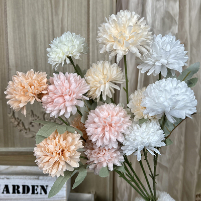 良い価格 3頭のクリスンテーム模倣 本物の花束 結婚式の花 高級 触れるシルク花 完成品 装飾 リビング室の装飾 オンライン