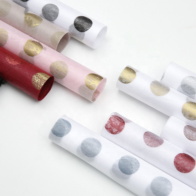良い価格 ポルカ ドット パターン環境に優しい不織布花屋の包装紙シート60cm*60cm オンライン
