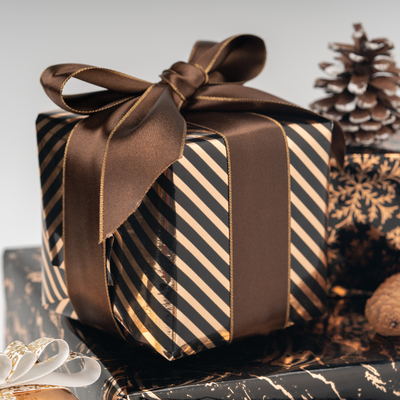 良い価格 黒い様式はクラフトの包装紙10mを転がすクリスマスの包装紙OEMを縞で飾った オンライン